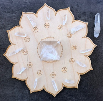 photo 5 Lynn THIRY grille de cristaux reiki