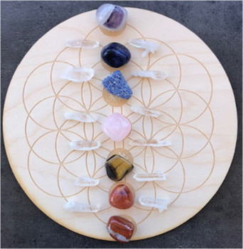 photo 7 Lynn THIRY grille de cristaux reiki